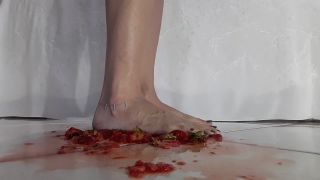 lolitafeet  Food crush - Strawberry  on feet porn -2