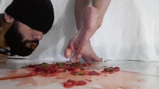 lolitafeet  Food crush - Strawberry  on feet porn -7