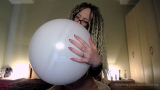 Badassbitchvip - blowing white balloon but dont pop balloon fetish for looners 06-07-2021-8