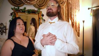 Exclusive Dominatrix Mara Unboxes BDSM Collar Accessories from UPKO-4