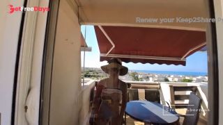 [GetFreeDays.com] Stellalibertine se caresse au soleil et rentre Baiser son ami vue sur mer France Adult Stream June 2023-1