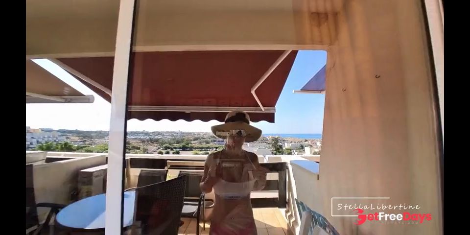 [GetFreeDays.com] Stellalibertine se caresse au soleil et rentre Baiser son ami vue sur mer France Adult Stream June 2023