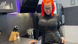 [K2S.CLUB] Cat-Coxx - Sie lГ¤sst ihn nicht ran - Darum fickt er StiefMUTTI in den Arsch - FullHD 1080P-1