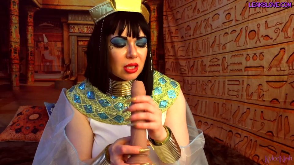 Kylee Nash Kylee Nash – The Royal Family Tradition Explicit Taboo Talk  Blowjob Dildo Porn