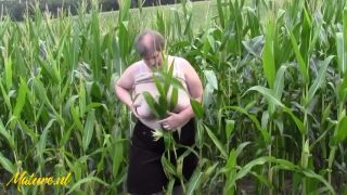 Masturbation Hairy Mature BBW Tina Plays With Her Huge Ass and Fat Pussy In A Corn Field-1