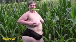 Masturbation Hairy Mature BBW Tina Plays With Her Huge Ass and Fat Pussy In A Corn Field-3