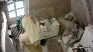 Voyeur – Home Bathroom - (Webcam)-9