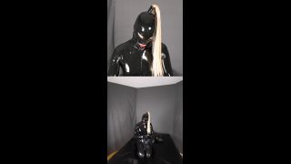 Fingering with full face mask part 1 of 2 – in dual lens view latex -2