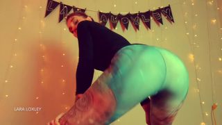  toys | Lara Loxley - Twerking On A BBC Custom | lara loxley-0