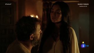 Iazua Larios, Meritxell Calvo – Carlos Rey Emperador s01e07 (2015) HD 720p - (Celebrity porn)-1
