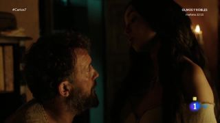 Iazua Larios, Meritxell Calvo – Carlos Rey Emperador s01e07 (2015) HD 720p - (Celebrity porn)-3