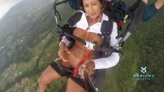 [Amateur] Mariana Martix squirts while paragliding-6