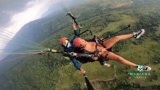 [Amateur] Mariana Martix squirts while paragliding-9