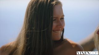 7107 best Friends Share everything when on Vacation-0