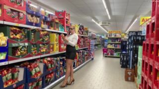 devil-sophie - Extrem dreist Public in die Chips Dose im Supermarkt gepisst - Schnell zurueck damit ins Regal  on amateur porn hairy amateur sex-0