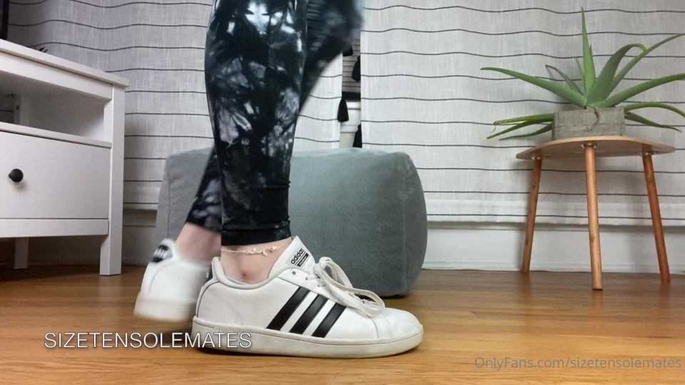 Sizetensolemates () - taking off my sparkly adidas ankle socks 27-01-2021