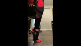 beautyandherfeetz  red hot and veiny post workout sock removal even - beautyandherfeetz - feet porn -4