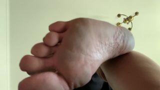 Feetwonders – Giantess makes the tiny clean her feet Foot!-7