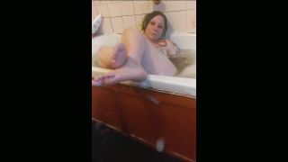 adult xxx clip 16 TattooedMilfyMama – Teasing Toes and Sudsy Feet - foot play - fetish porn janice griffith foot fetish-8