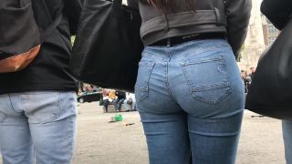 Noticeable ass clenching in tight jeans-4