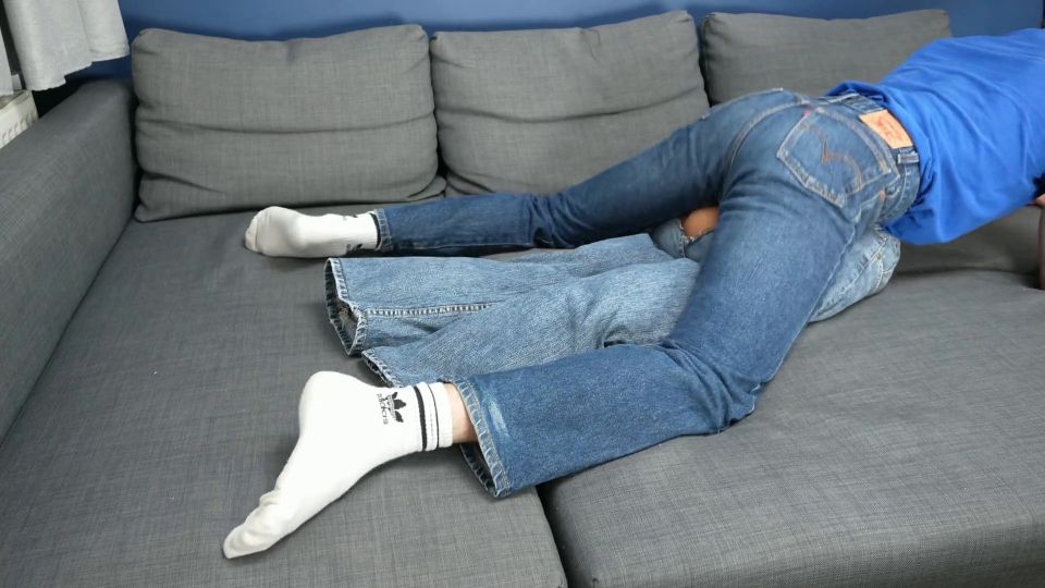 7129 Fuck my toy into my Lee jeans wearing my Levi's jeans an...