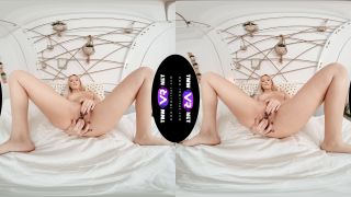 Video Eyla Moore  Teasing Solo Action In Bed 2700p UltraHD/4K-5