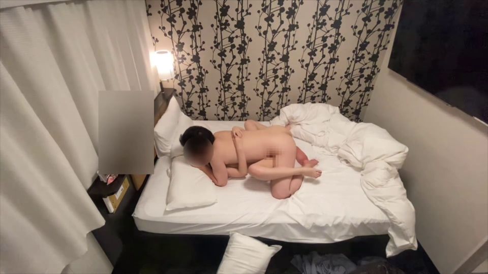 FC2-PPV-4579102 18歳長〇ねる似の彼氏持ち美人の初体験。はじめてのおち〇ぽにドキドキ！おじさんに開発されちゃう【４/４話】No.83