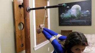 Bondage Junkies – Emily vs. Her Awkward Bind - [Fetish porn]-5