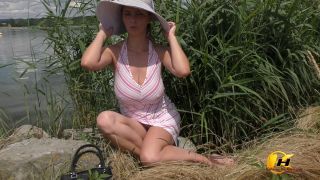 Katerina Hartlova Katerina-Hartlova 24 05 14 First Sunny Day I Use For Masturbate On The Lake 1080p-1