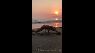 Luna the Noodle () Lunathenoodle - bending at sunset i get so happy when the sky looks like this 27-08-2020-0