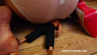free online video 4 princess jennifer femdom Tinyfetishfun – Sapphire Blue, crush on blonde porn-8