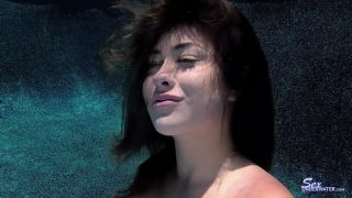 SexUnderwater e1090 Serena Skye UW Photo Shoot (mp4)-9