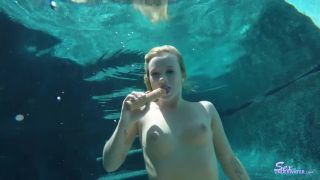 SexUnderWater presents baileybrooke dildo 12k-1