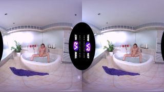 Soapy Masturbation In A Bath vr Candy Red-4