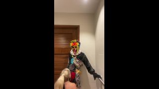 GIbbyTheClown - Bathroom break W/ Lila Lovely - MILF-3