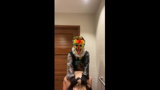 GIbbyTheClown - Bathroom break W/ Lila Lovely - MILF-5