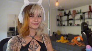 [K2S.CLUB] SallyDinosaur - Schlampiger und sabbernder Mund-Rachenfick mit Alien-Tentakel Dildo - HD 720P-8