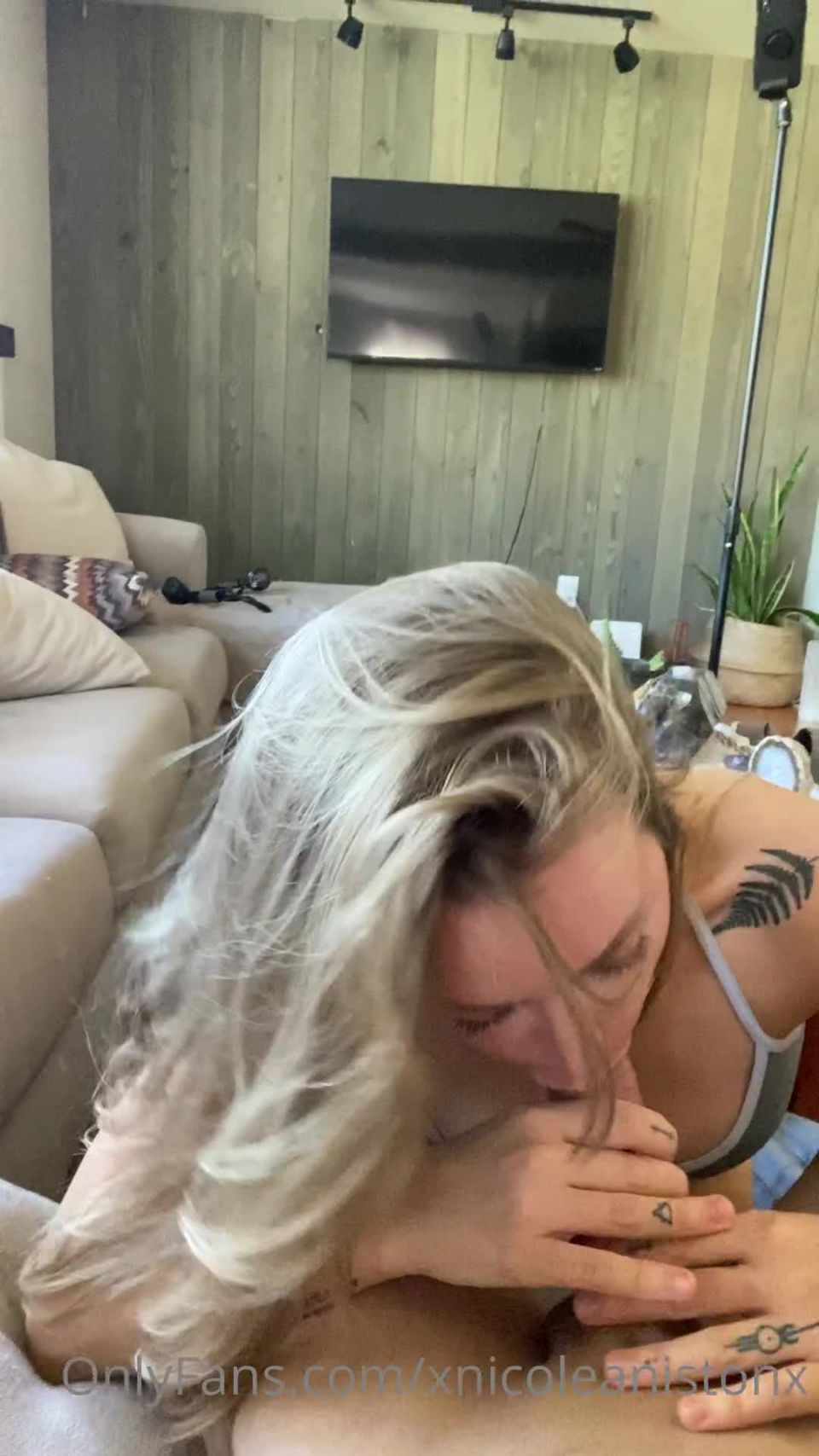 nicoleanistonx 2020-05-22-348417912 milf 