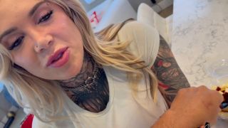 7197 Tatted up Blonde Babe with Big Tits Let's her Landlord Fuck-1