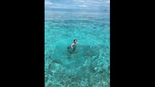 Anri Okita - anriokita real () Anriokitareal - video i able to float in beautiful amazing ocean with two balloons lol 09-10-2019-9