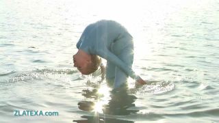 Contortion on the beach - Latex-5