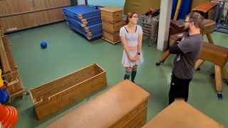 [K2S.CLUB] FinaFoxy - Versteckte Kamera - Perverser Trainer fickt im Geräteraum - FullHD 1080P-1