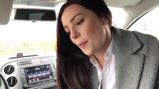 [Amateur] Paramour sucks dick in the car and swallows cum-4