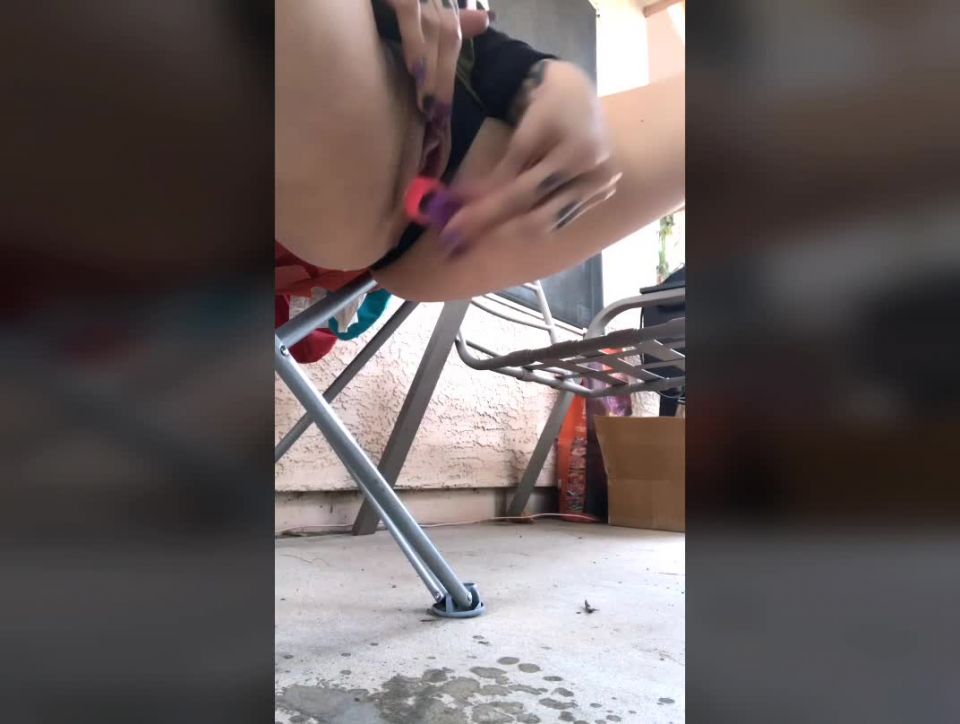 BrattyBella 8 mins of outdoor squirting - Squirt
