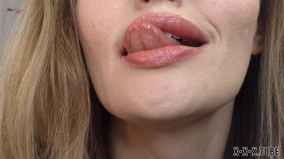 facefetish, lips, mouthfetish, sensualdomination, sfw, tonguefetish in and out mouth exploration Manyvids  Lips  Honey Barefeet -2