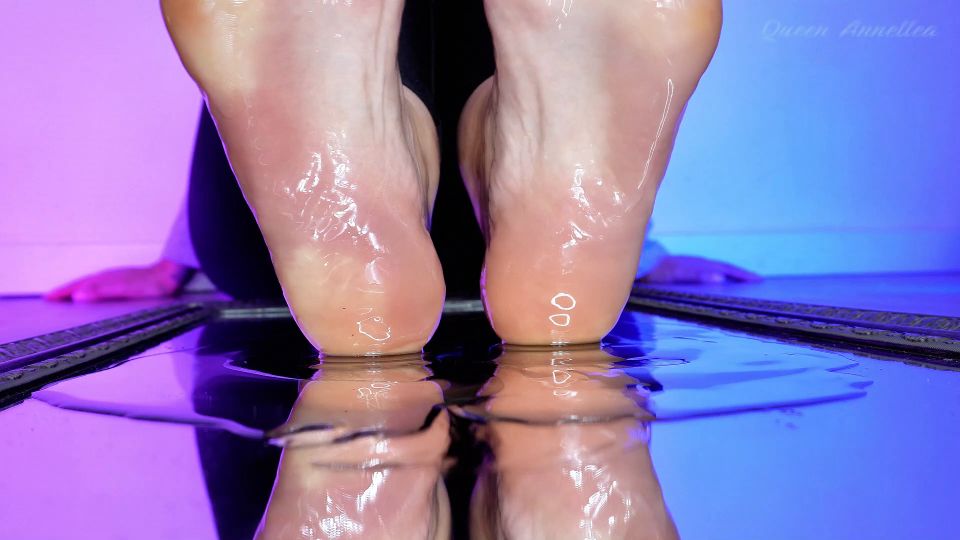 Queen Annellea - Oily and Messy - Goddess feet