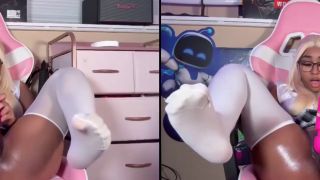 Khloesweets - Khloesweet Role Plays As the School Nerd and Give a Hell of a Show-0