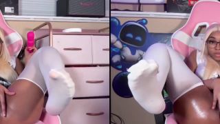 Khloesweets - Khloesweet Role Plays As the School Nerd and Give a Hell of a Show-1