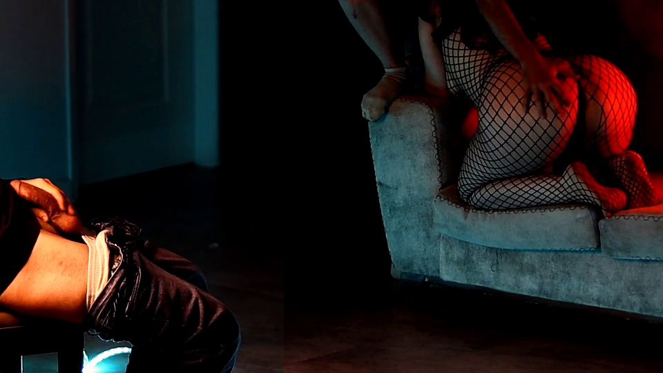 Cuckold Watches Big Ass Wife Gets Fuck by Stranger.