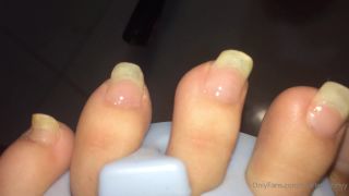 ScarletBunny () Scarletbunnyy - clear polish base so my toenails wont get stained by the dark polish 10-10-2020-6